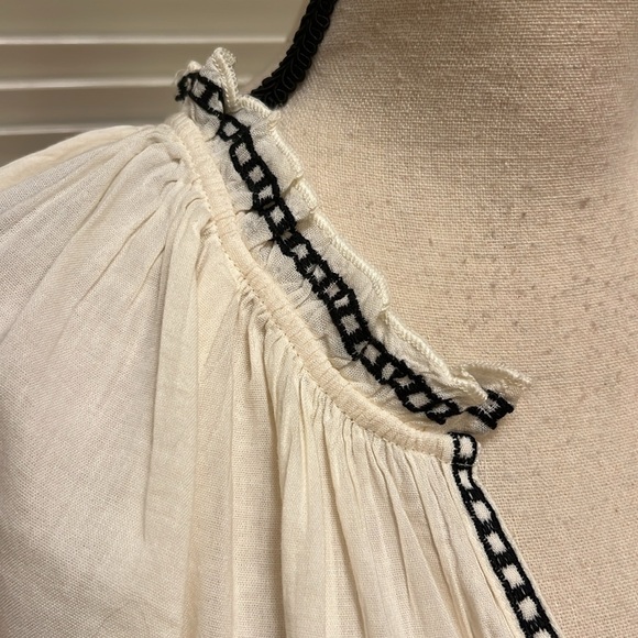 Old Navy Embroidered Split Neck Top in Embroidered Cream, Size M & Size L,
NWT - Picture 5 of 17